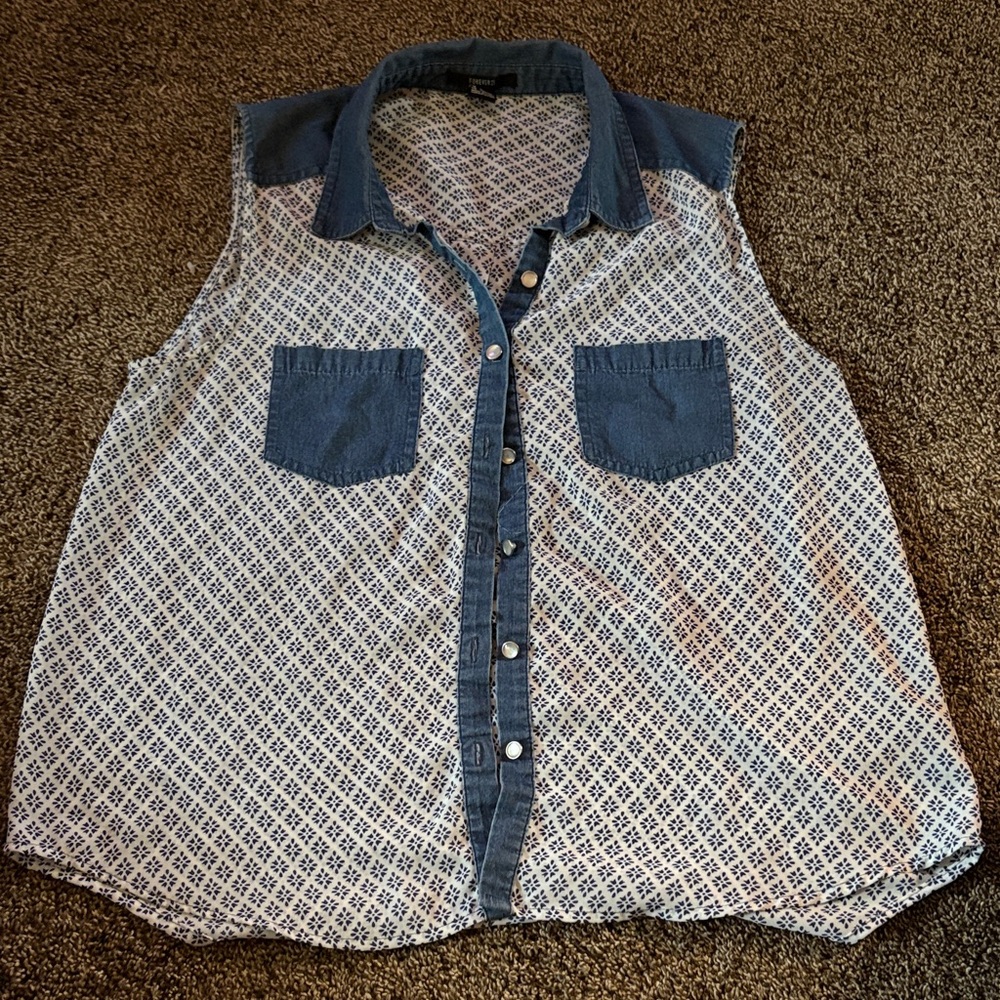 Forever 21 Blue and White Floral Sleeveless Top